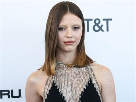 mia goth personal life.